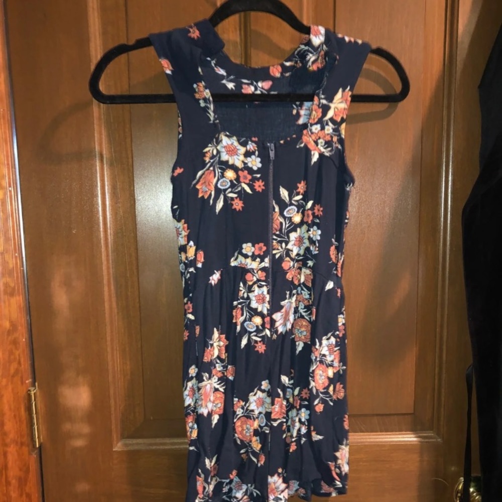 Romper - Picture 2 of 4